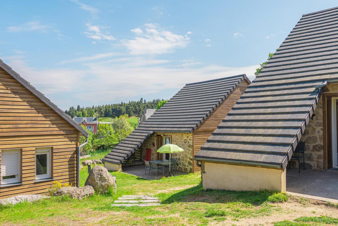 אומונט-אוברק Village De Gites Les Chalets De L'Aubrac מראה חיצוני תמונה