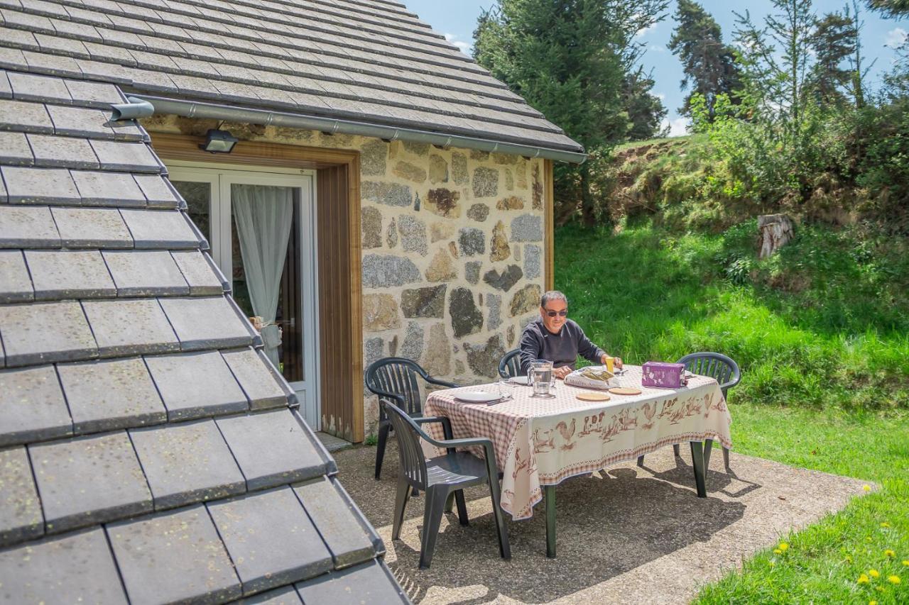 אומונט-אוברק Village De Gites Les Chalets De L'Aubrac מראה חיצוני תמונה