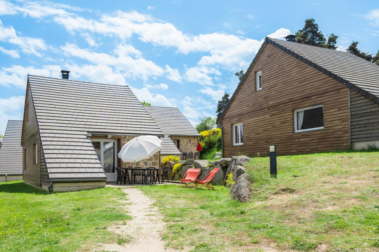 אומונט-אוברק Village De Gites Les Chalets De L'Aubrac מראה חיצוני תמונה